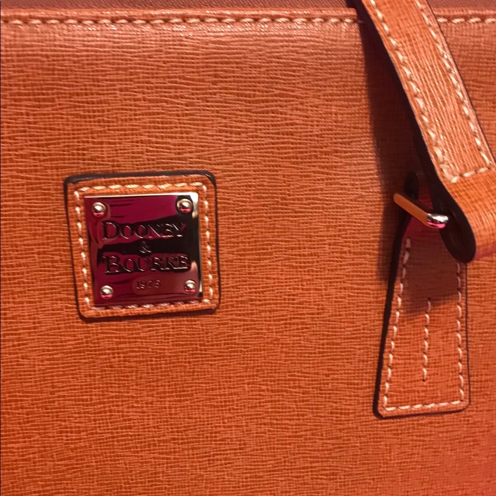 ❌❌SOLD ❌❌Dooney & Burke NWT Purse Large - Picture 4 of 6